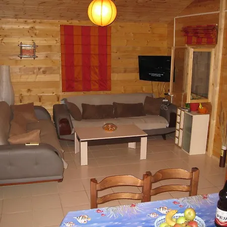 度假居 Shtepia E Pishes